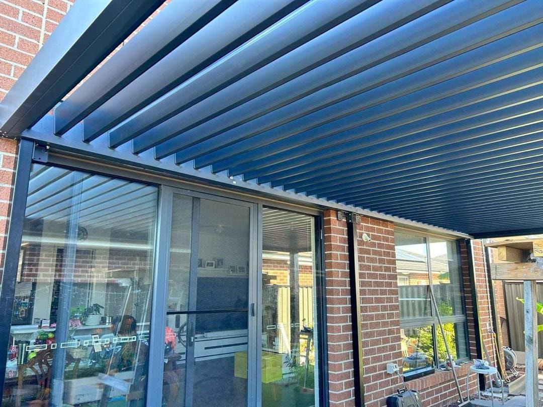 Outdoor living installation