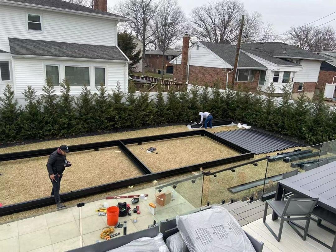 Outdoor living installation