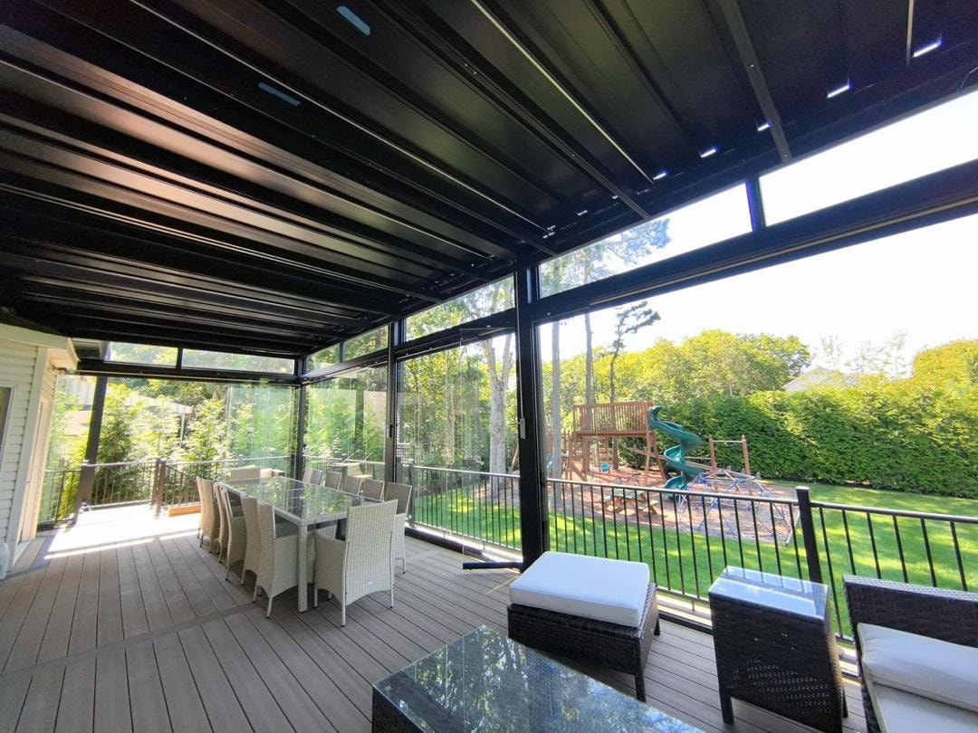 Outdoor living installation
